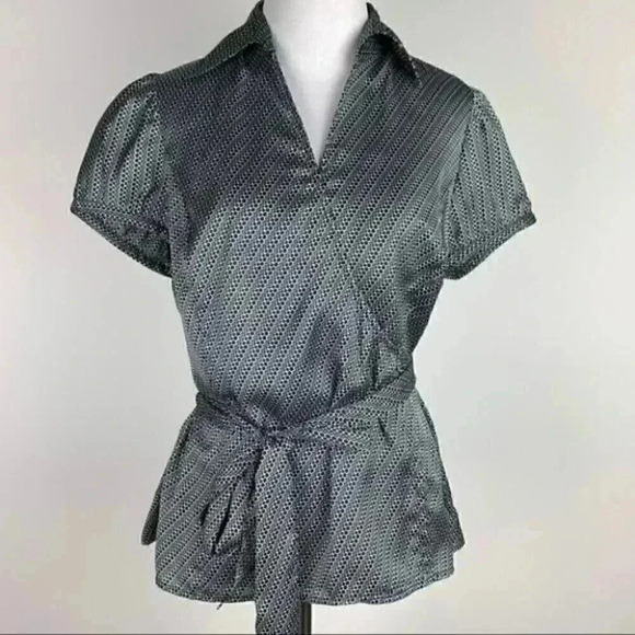 Ann Taylor Loft top size 12P black white geometric - Picture 1 of 10